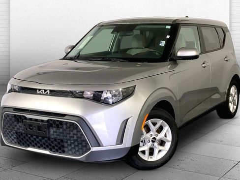 Used 2025 Kia Soul LX w/ LX Technology Package FWD image 12