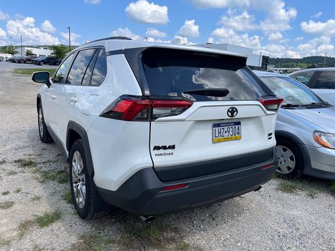 Used 2020 Toyota RAV4 XLE Premium AWD/4WD image 4