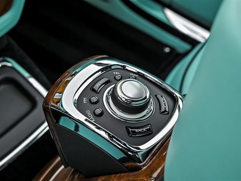 Used 2013 Rolls-Royce Phantom Drophead Coupe RWD image 34