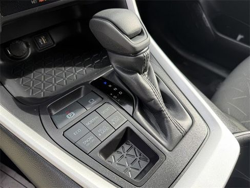 Used 2025 Toyota RAV4 XLE image 19