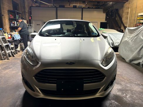 Used 2018 Ford Fiesta SE w/ Equipment Group 201A image 2