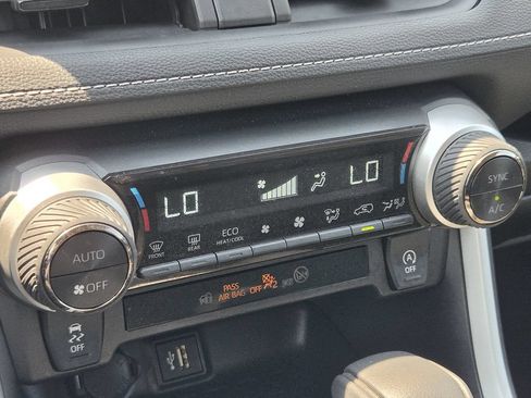 Used 2025 Toyota RAV4 XLE FWD image 20
