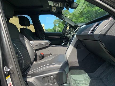 Certified 2024 Land Rover Discovery Metropolitan Edition image 18