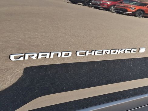 Used 2021 Jeep Grand Cherokee L Limited image 34