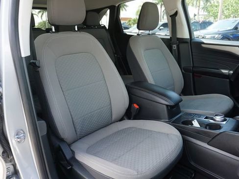 Used 2022 Ford Escape SE w/ SE Sport Appearance Package FWD image 2