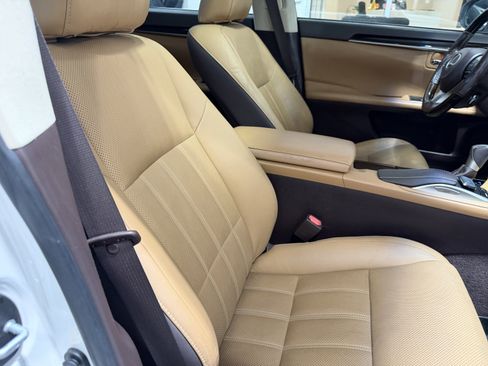 Used 2016 Lexus ES 350 w/ Luxury Package w/Wood Trim FWD image 25