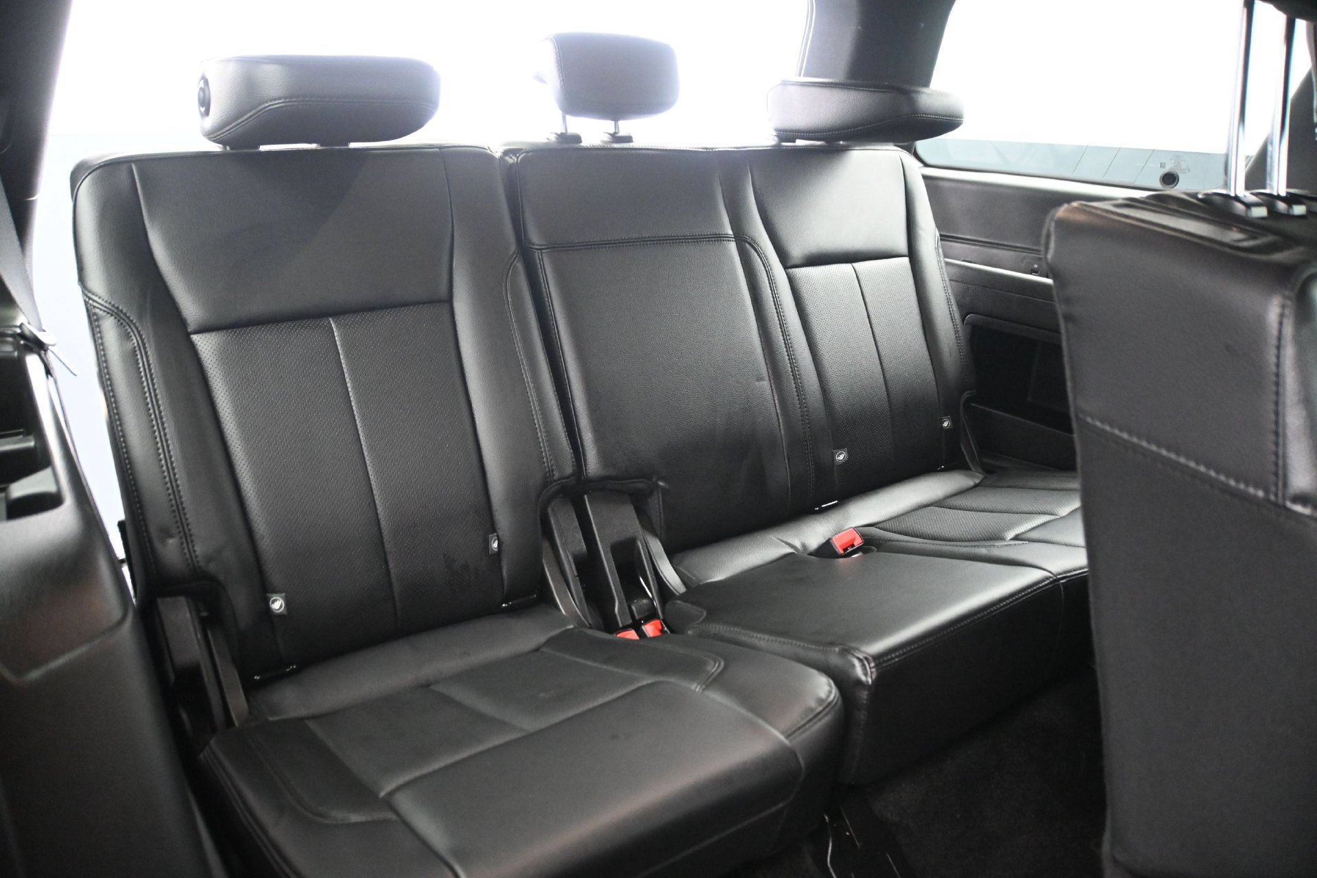 Used 2019 Ford Expedition XLT w/ Equipment Group 202A AWD/4WD image 15