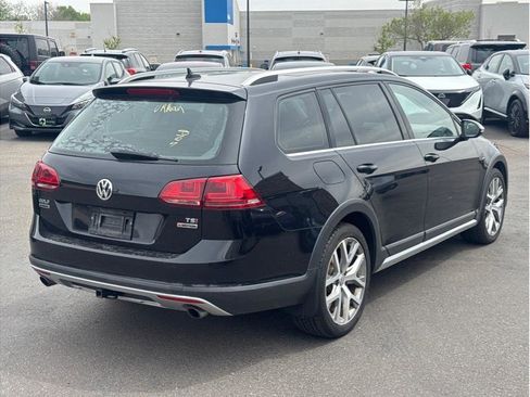 Used 2017 Volkswagen Golf Alltrack SEL image 4
