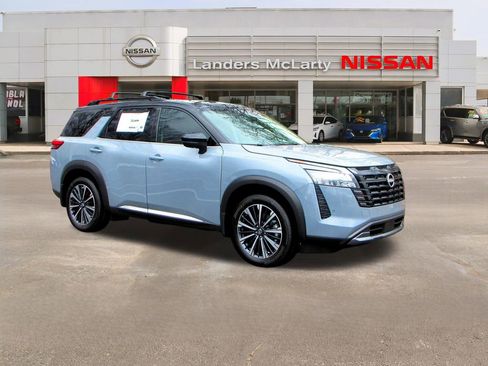 New 2026 Nissan Pathfinder Platinum image 1