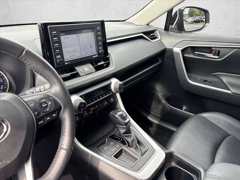 Used 2020 Toyota RAV4 XLE Premium FWD image 16