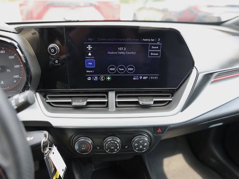 Used 2025 Chevrolet Trax RS FWD image 22