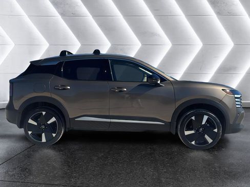 New 2026 Nissan Kicks SR w/ Cold Weather Package image 9
