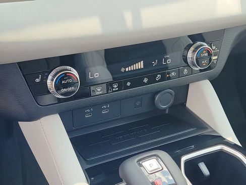 New 2026 Mitsubishi Outlander SE FWD image 24