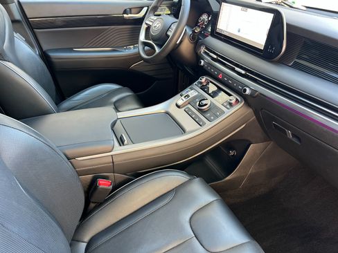 Used 2025 Hyundai Palisade Calligraphy FWD image 16