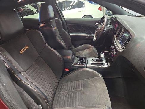 Used 2017 Dodge Charger R/T image 10