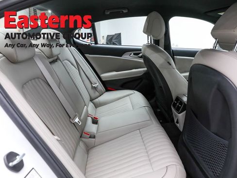 Used 2022 Genesis G70 3.3T image 24