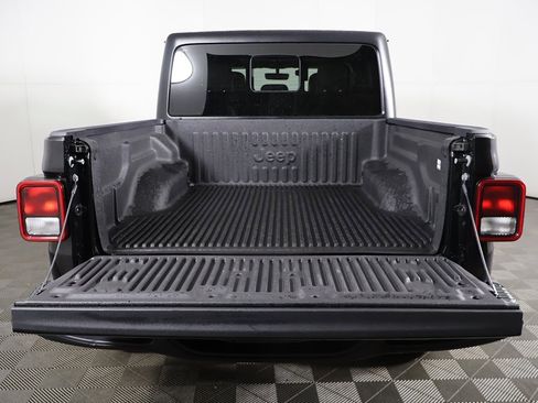 Used 2023 Jeep Gladiator Sport image 12