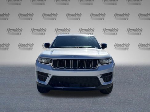 Used 2025 Jeep Grand Cherokee Laredo X image 3