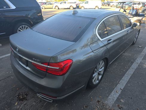 Used 2018 BMW 740i image 6