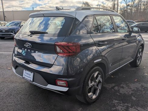 Certified 2021 Hyundai Venue image 5