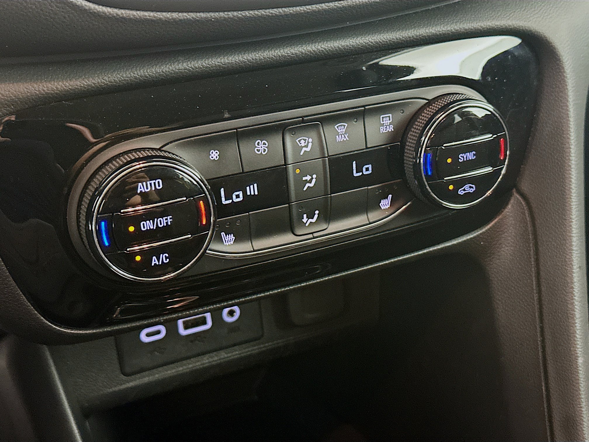 Used 2023 Buick Encore GX Select w/ Sport Touring Package FWD image 23