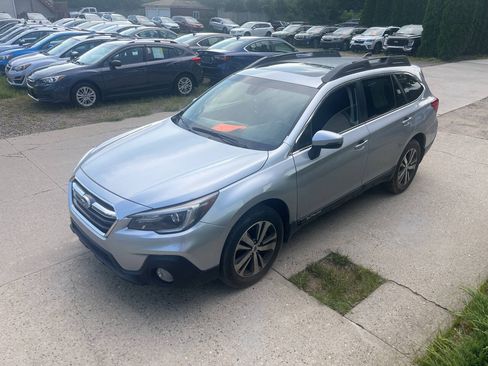 Used 2018 Subaru Outback 2.5i Limited AWD/4WD image 3