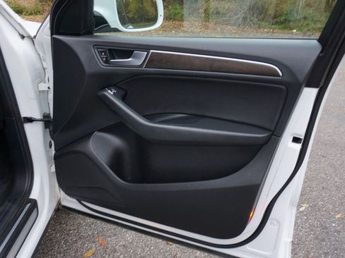 Used 2017 Audi Q5 2.0T Premium Plus w/ Premium Plus Package image 23