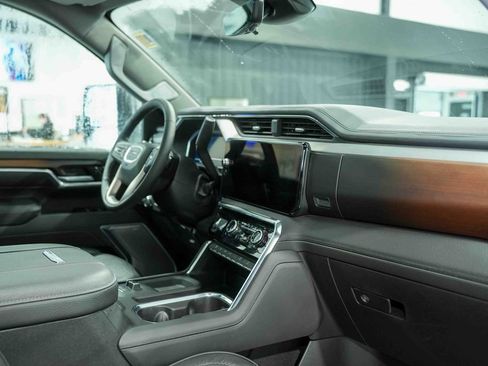 Used 2025 GMC Sierra 2500 Denali w/ Denali Reserve Package image 13