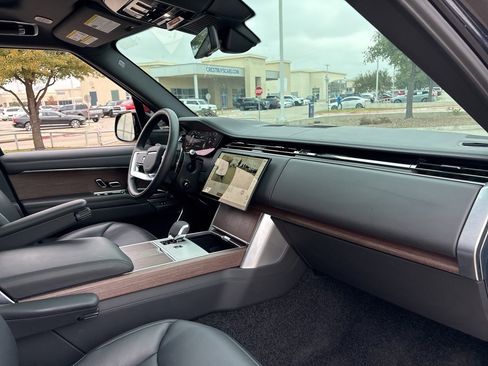 Used 2025 Land Rover Range Rover Long Wheelbase Autobiography image 13