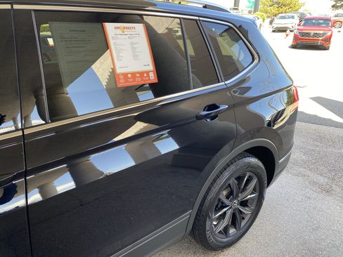 Certified 2022 Volkswagen Tiguan SE w/ Panoramic Sunroof Package FWD image 57