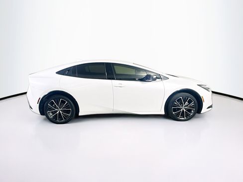 Used 2025 Toyota Prius XLE image 10