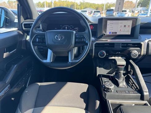 Used 2025 Toyota Tacoma TRD Off-Road image 12