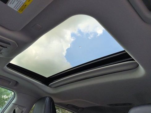 Used 2021 Toyota Highlander XLE FWD image 19