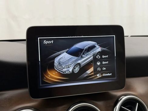 Used 2018 Mercedes-Benz GLA 250 4MATIC image 22
