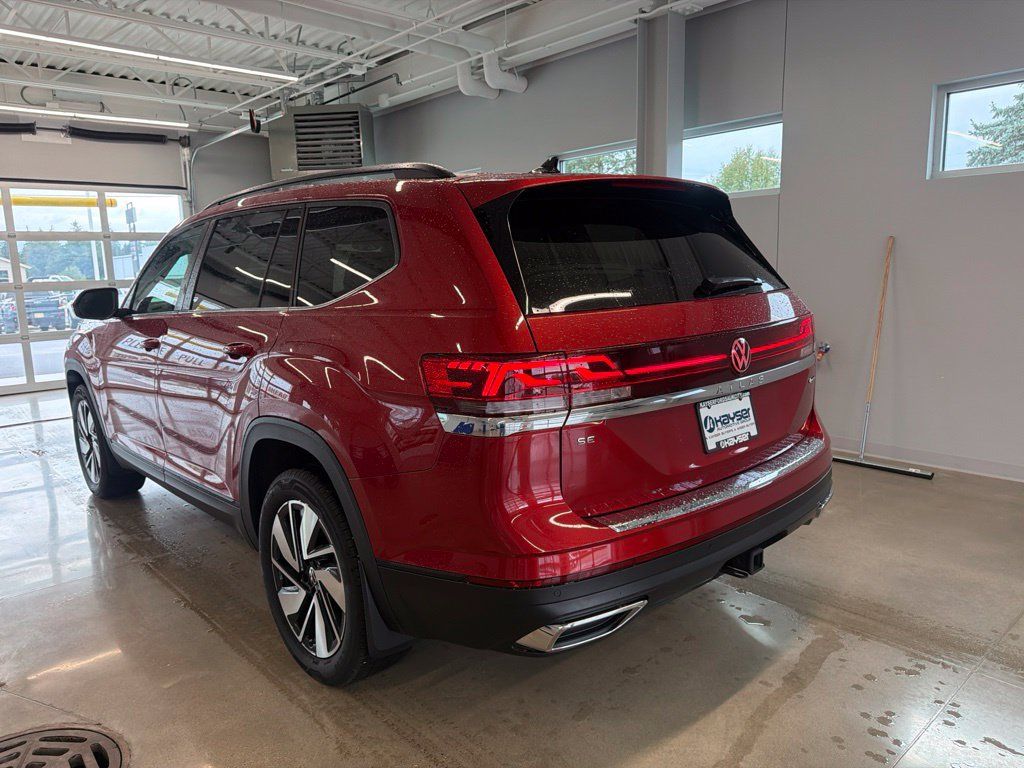 Used 2024 Volkswagen Atlas SE AWD/4WD image 15