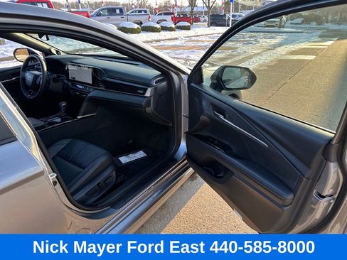 Used 2025 Toyota Camry XSE image 9