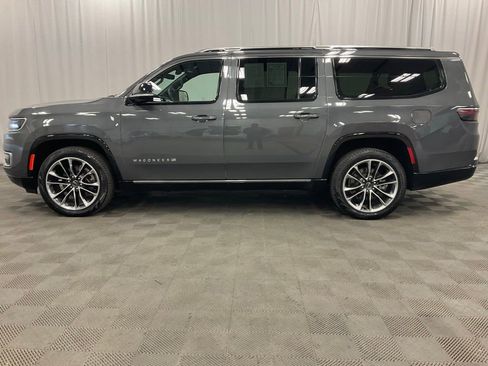 Used 2023 Jeep Wagoneer L Series III w/ Premium Group I image 16