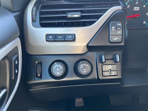 Used 2019 GMC Yukon XL Denali image 13