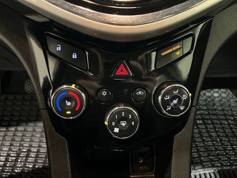 Used 2018 Chevrolet Sonic LT w/ Convenience Package image 25