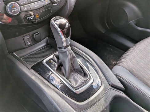 Used 2017 Nissan Rogue SV w/ SV Family Package image 26