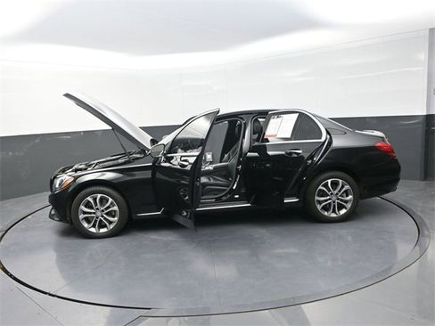 Used 2017 Mercedes-Benz C 300 4MATIC Sedan image 38