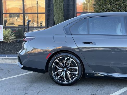 Used 2023 BMW 760i xDrive w/ Executive Package image 22