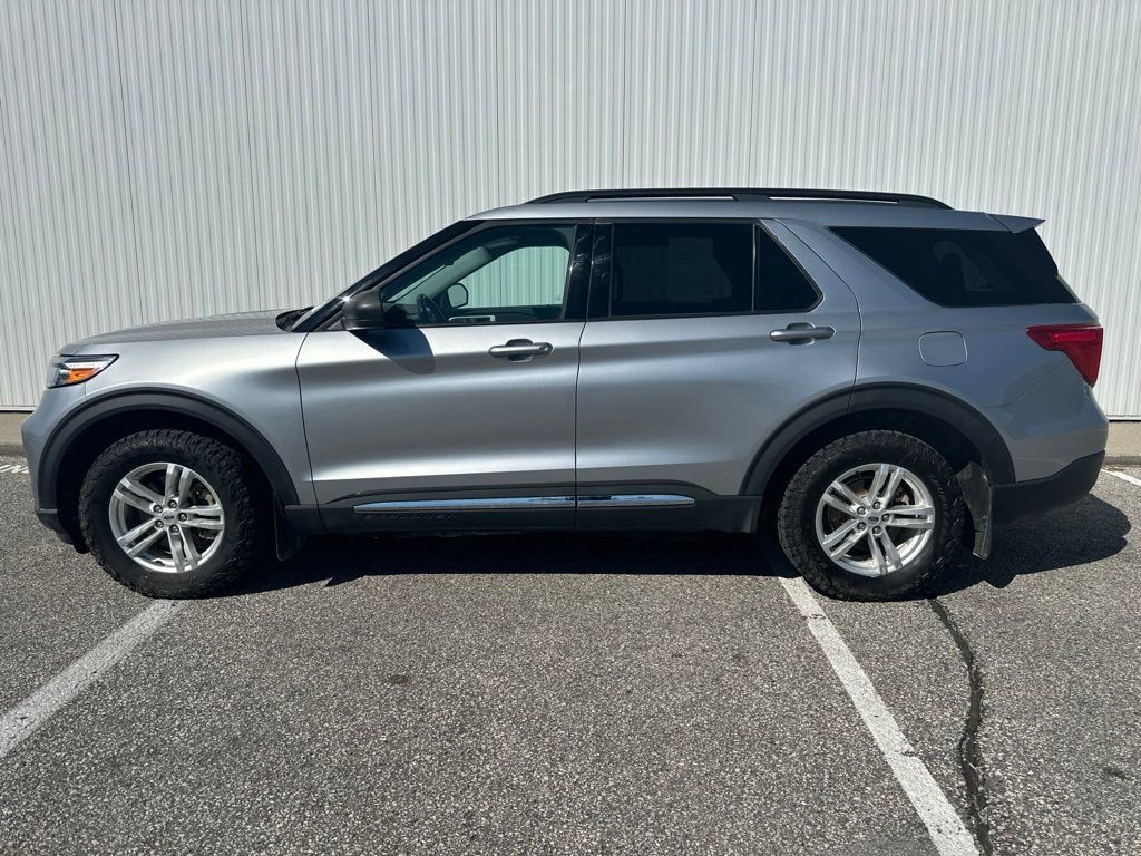 Used 2020 Ford Explorer XLT w/ Comfort Package AWD/4WD image 3