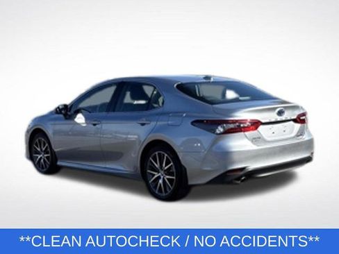 Used 2024 Toyota Camry XLE w/ Navigation Package FWD image 3