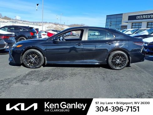 Used 2022 Toyota Camry SE w/ Convenience Package image 4