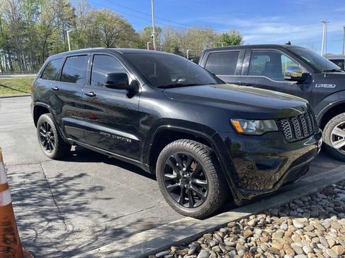 Used 2021 Jeep Grand Cherokee Laredo X image 5