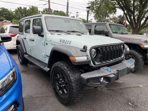 Used 2024 Jeep Wrangler Unlimited AWD/4WD image 2