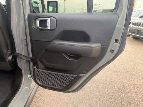 Used 2022 Jeep Wrangler Unlimited Rubicon image 38