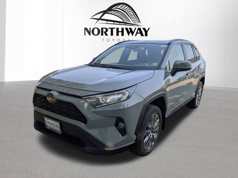Used 2019 Toyota RAV4 XLE Premium w/ Cold Weather Package AWD/4WD image 7
