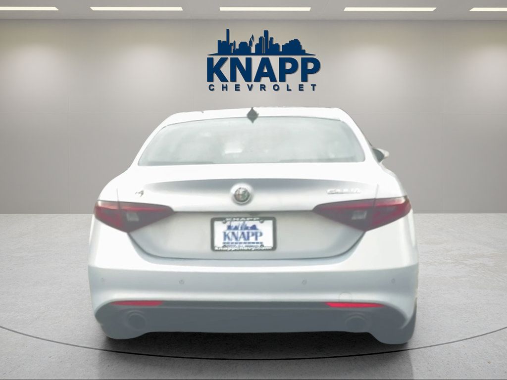 Used 2022 Alfa Romeo Giulia Ti AWD/4WD image 4